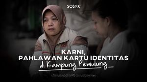 Karni, Pahlawan Kartu Identitas di Kampung Pemulung