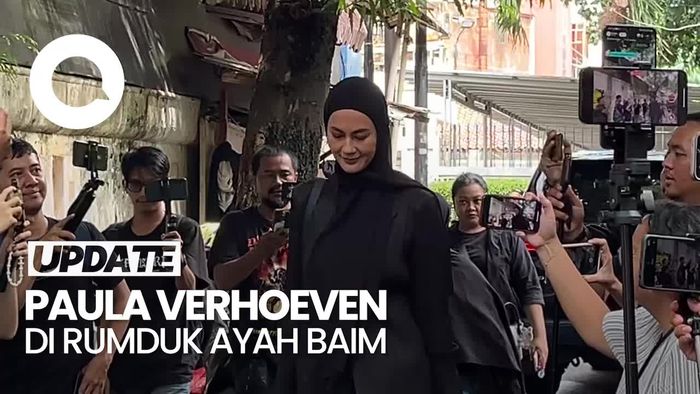 Video: Kedatangan Paula Verhoeven di Rumah Duka Ayah Baim Wong