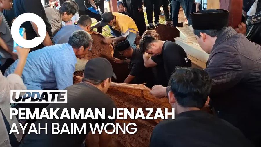 Video: Baim Wong Turun ke Liang Lahad Makamkan Jenazah Ayahnya