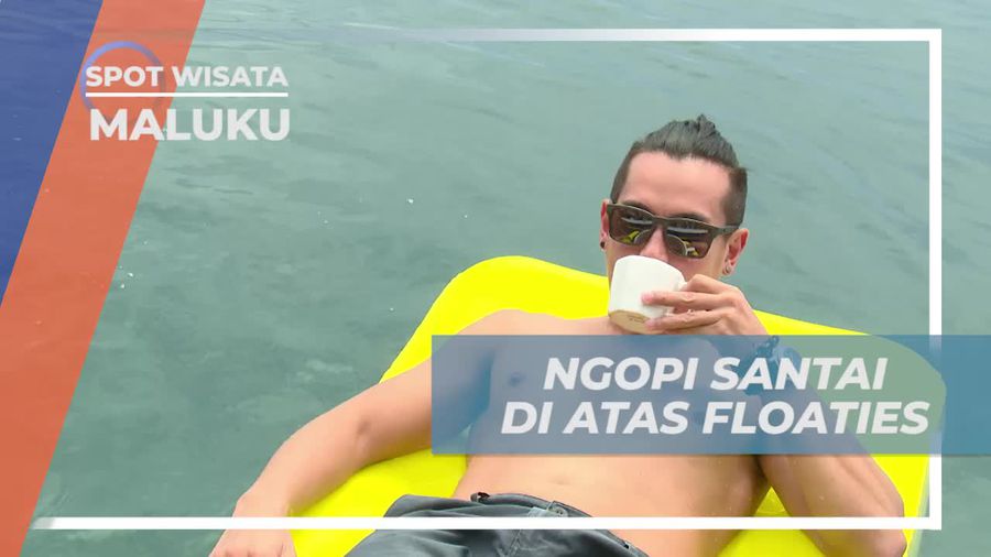 Ngopi Santai di Tengah Laut Maluku