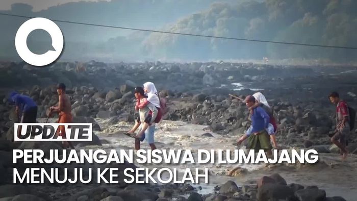Video: Perjuangan Siswa di Lumajang, Digendong Orang Sebrangi Aliran Lahar Semeru