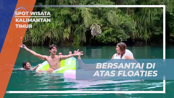 Bersantai di Atas Floties di Danau, Kalimantan Timur