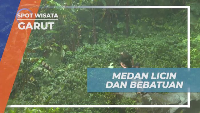 Menaklukkan Medan Licin dan Bebatuan di Hutan Cikajang, Garut