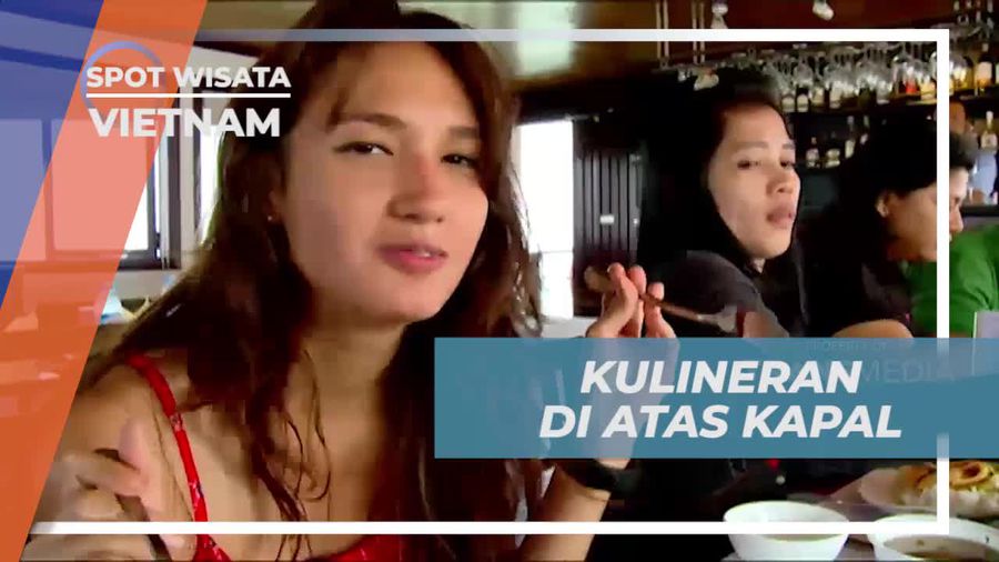Menikmati Santapan Siang yang Lezat di Atas Kapal di Vietnam