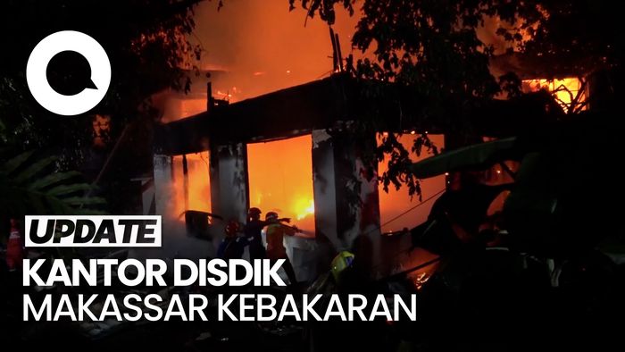 Video: Kebakaran Hebat di Kantor Disdik Makassar, 31 Mobil Damkar Diterjunkan