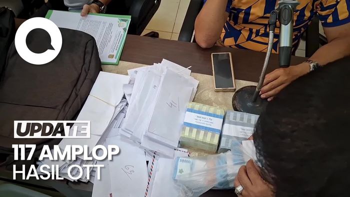 Video: 117 Amplop Berisi Uang Rp 1 Juta Ditemukan saat OTT Kadisnakertrans Sumsel