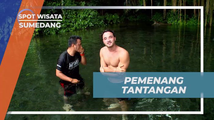 Mencari Pemenang Tantangan Menahan Nafas di Mata Air Cipelang, Sumedang