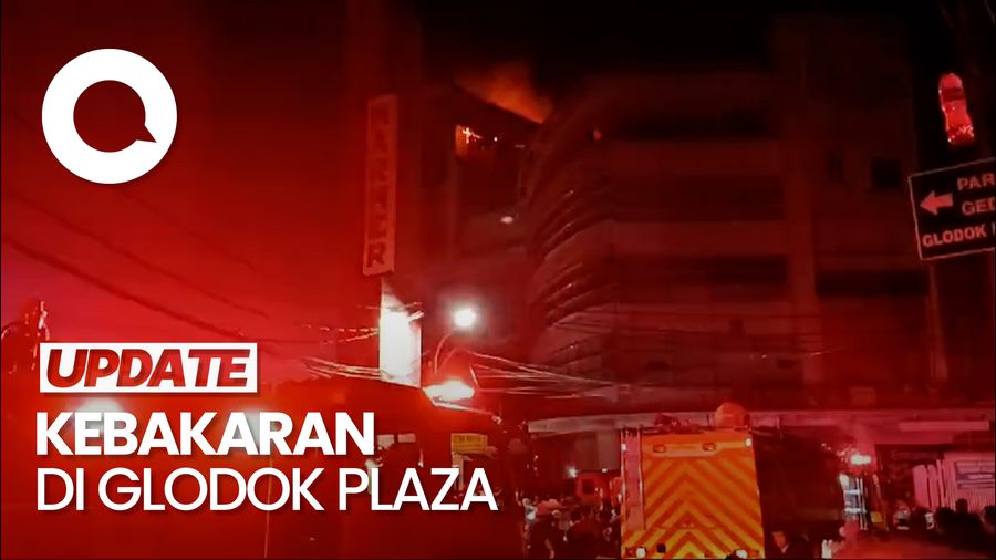 Video: Sudah 2 Jam, Kebakaran di Glodok Plaza Belum Juga Padam