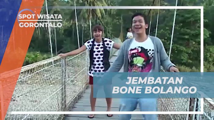 Berjalan di Jembatan Gantung Bone Bolango, Gorontalo
