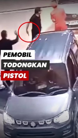 Video: Detik-detik Pemobil Todongkan Pistol ke Petugas SPBU di Rest Area Tol Cibubur