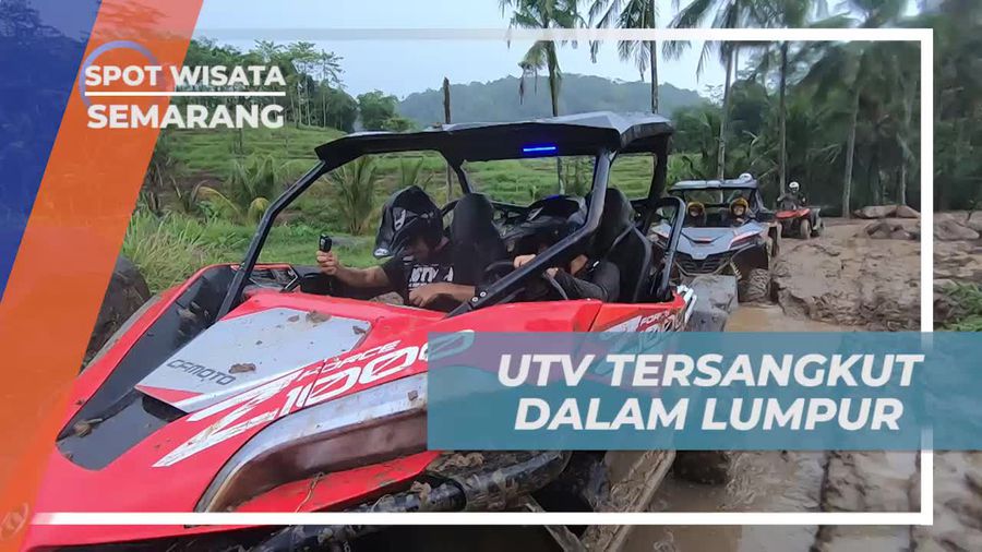 Mendorong UTV yang Tersangkut dalam Lumpur di Sentosa Stable, Semarang