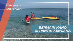 Bermain Kano Seru di Pantai Kencana, Sumbawa