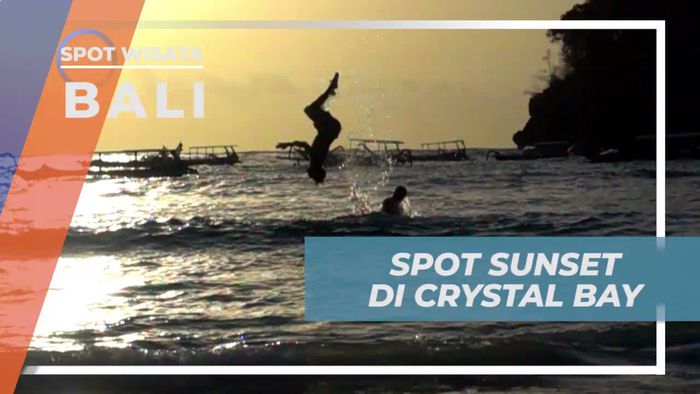 Menikmati Sunset Sambil Lompat di Crystal Bay, Bali