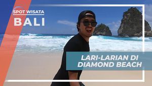 Berlari di Pantai Sepi Diamond Beach, Bali