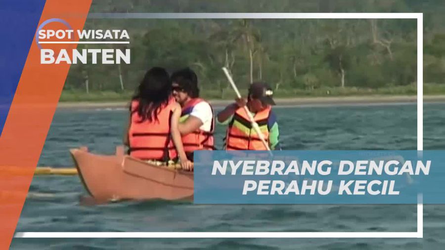 Menyebrang dengan Perahu Kecil Menuju Pulau Umang, Banten