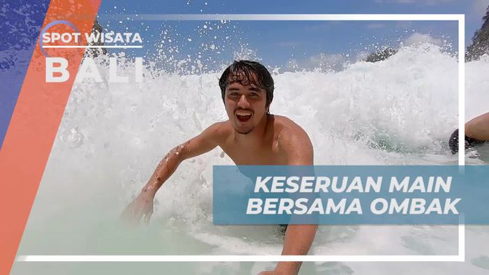 Bermain Bersama Ombak di Diamond Beach, Bali