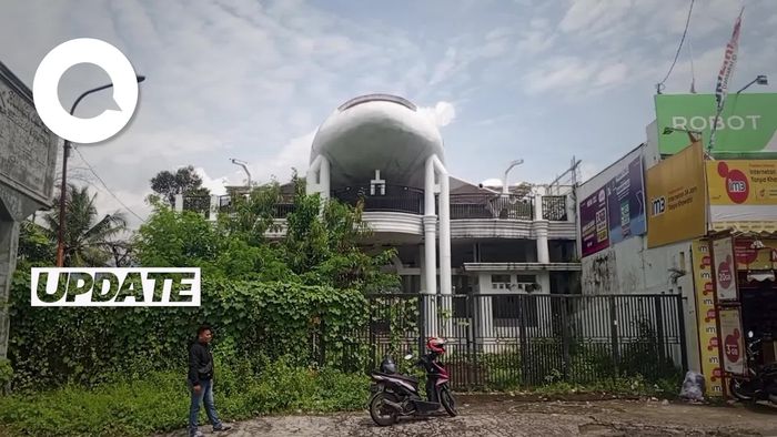 Video: Ada Bangunan Terbengkalai Mirip Pesawat di Sumedang, Bakal Dijual Rp 3 M