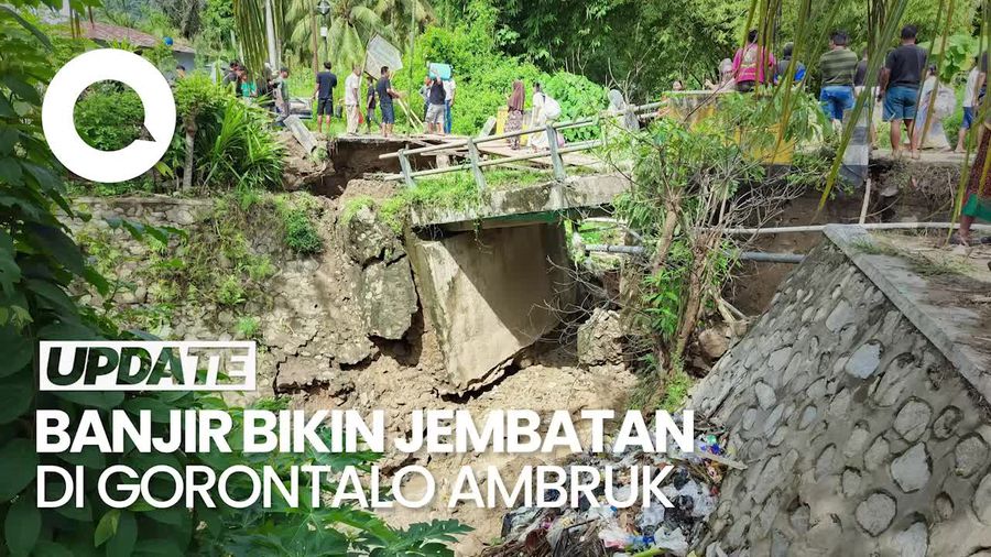 Video: Jembatan Penghubung 2 Kecamatan di Gorontalo Ambruk Diterjang Banjir
