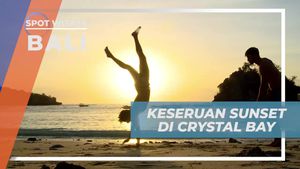 Menikmati Sunset Indah di Crystal Bay, Bali