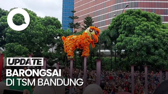 Video: Antusiasme Ribuan Pengunjung Lihat Atraksi Barongsai di TSM Bandung