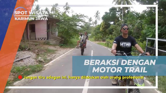 Mencoba Aksi Seru dengan Motor Trail di Desa Karimun Jawa