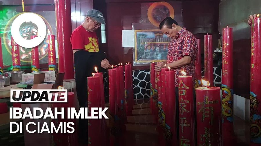 Video: Melihat Prosesi Ibadah Imlek di Kelenteng Hok Tek Bio Ciamis