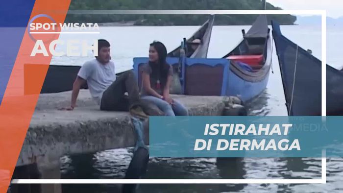 Bersantai di Dermaga Setelah Bermain Downhill, Desa Lampuuk, Aceh