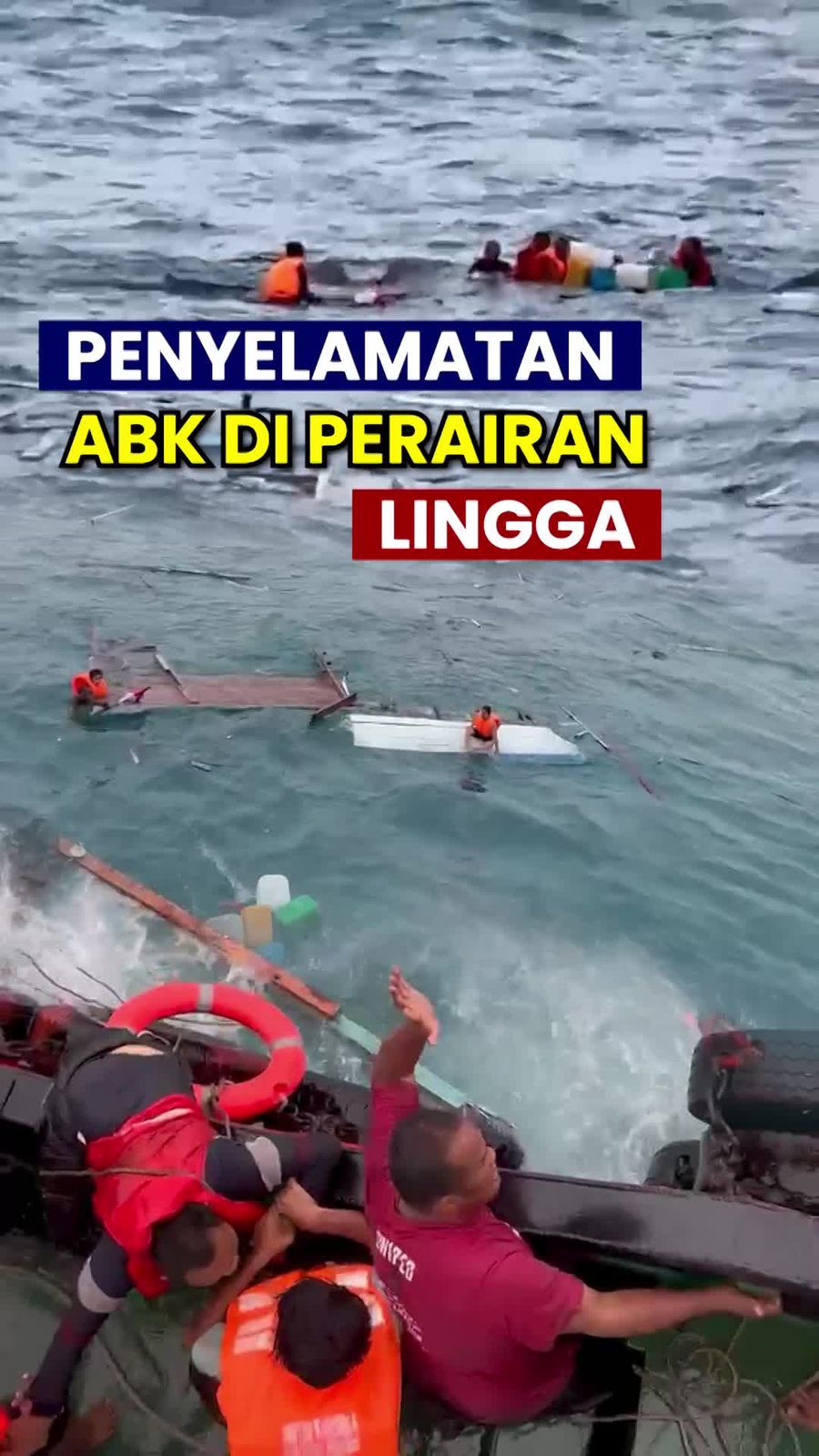 Video: Momen Penyelamatan 6 ABK Kapal yang Tenggelam di Perairan Lingga