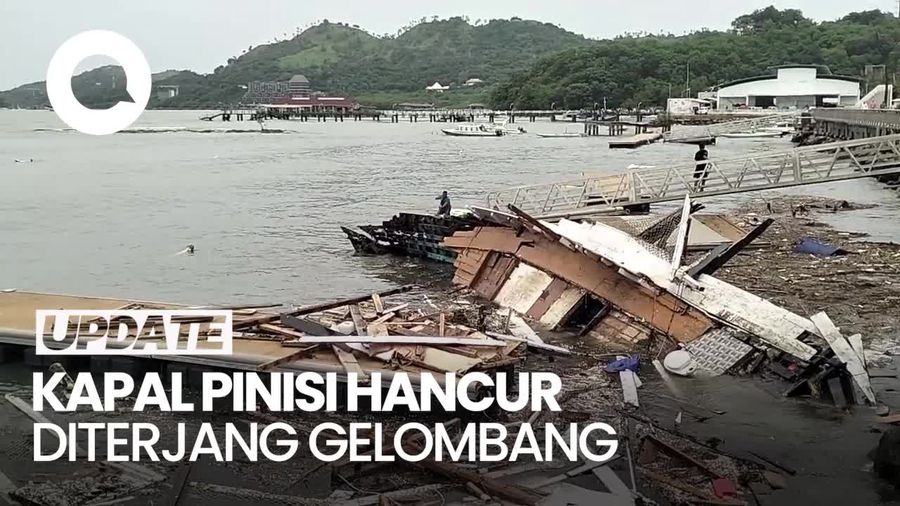 Video Kapal Pinisi di Labuan Bajo Hancur Diterjang Gelombang