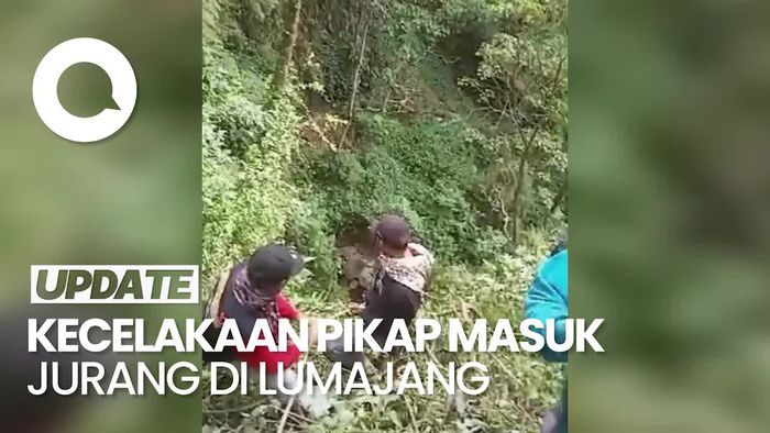 Video: Mobil Pikap Terjun ke Jurang Sedalam 100 Meter di Lumajang