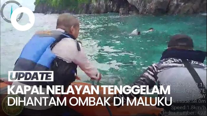 Video Kapal Nelayan Tenggelam Dihantam Ombak di Maluku Tengah