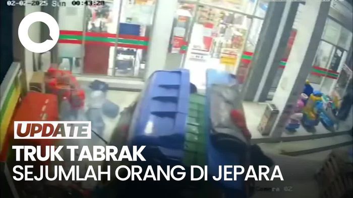 Video CCTV: Detik-detik Truk Oleng Tabrak Sejumlah Orang di Jepara