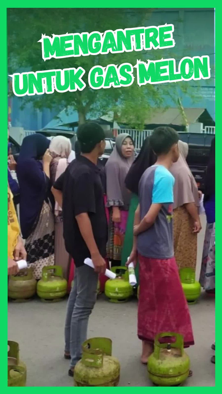 Video Timeline X Dibanjiri Penampakan Warga Antre Membeli LPG 3 Kg