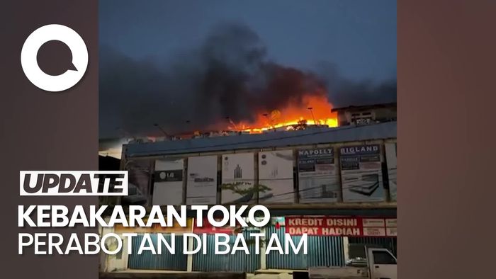 Video: Toko Perabotan di Batam Terbakar, Seorang Lansia Ditemukan Tewas