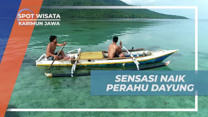 Nikmati Keindahan Laut dengan Naik Perahu Dayung di Karimun Jawa