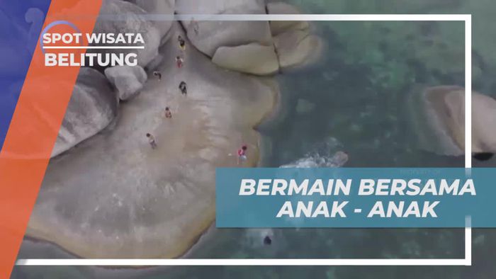 Bermain dengan Anak-Anak di Pantai Laskar Pelangi, Belitung