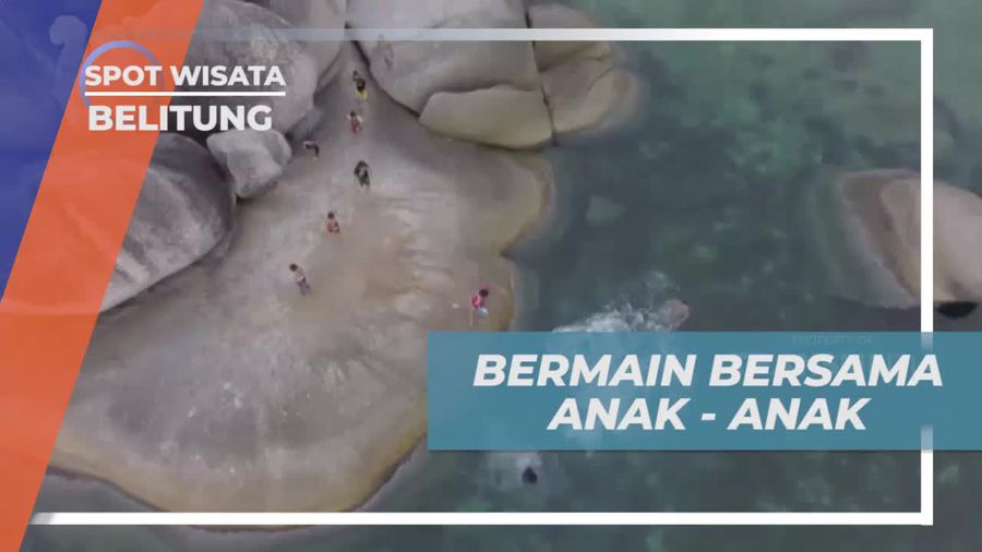 Bermain dengan Anak-Anak di Pantai Laskar Pelangi, Belitung