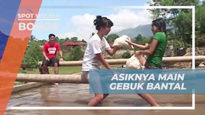 Serunya Bermain Gebuk Bantal di Bogor