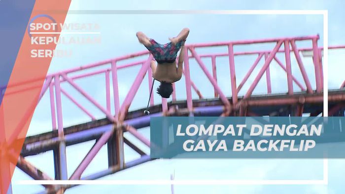Mencoba Gaya Backflip di Jembatan Cinta, Kepulauan Seribu