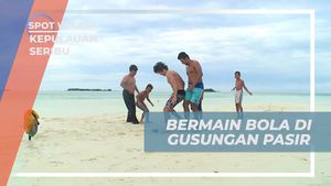 Bermain Bola di Gusungan Pasir, Kepulauan Seribu