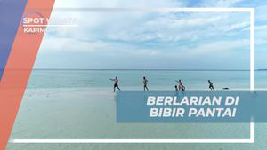 Berlari-Lari di Bibir Pantai Karimun Jawa dengan Ceria