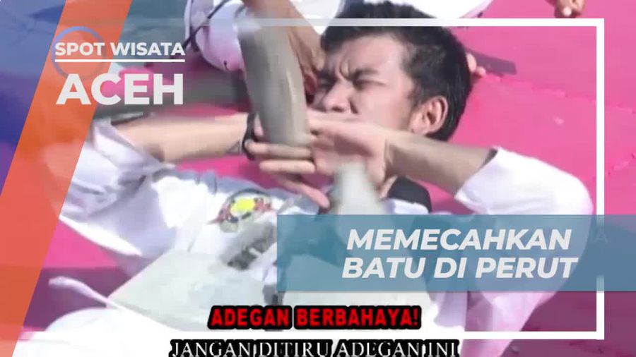 Memecahkan Batu di Perut dalam Latihan Tarung Derajat, Aceh