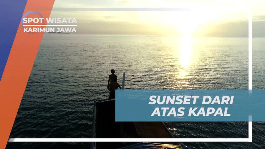 Menyaksikan Matahari Terbenam dari Atas Kapal di Karimun Jawa