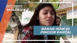 Membakar Ikan Seru di Pinggir Pantai Maluku