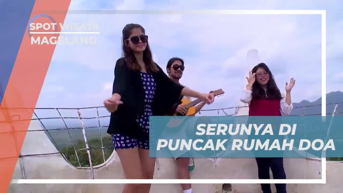 Menyanyi Ceria di Puncak Rumah Doa Bukit Rhema, Magelang  