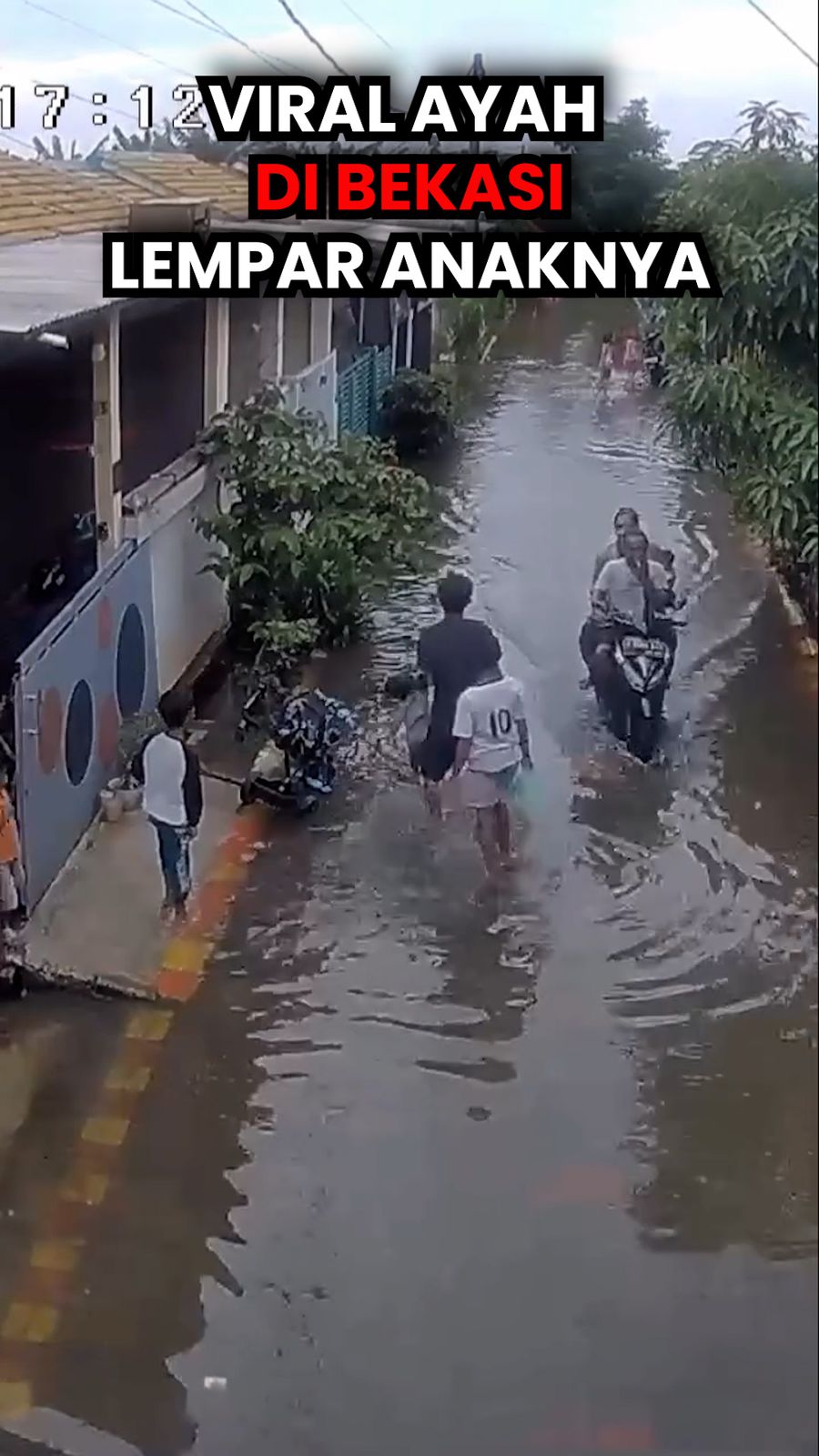Video: Lempar Anaknya ke Genangan Banjir, Ayah di Bekasi Jadi Tersangka