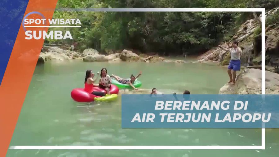 Berenang Seru di Air Terjun Lapopu, Sumba, NTT