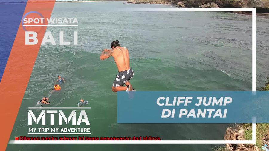 Menguji Nyali dengan Cliff Jump di Pantai Tegal Wangi, Bali