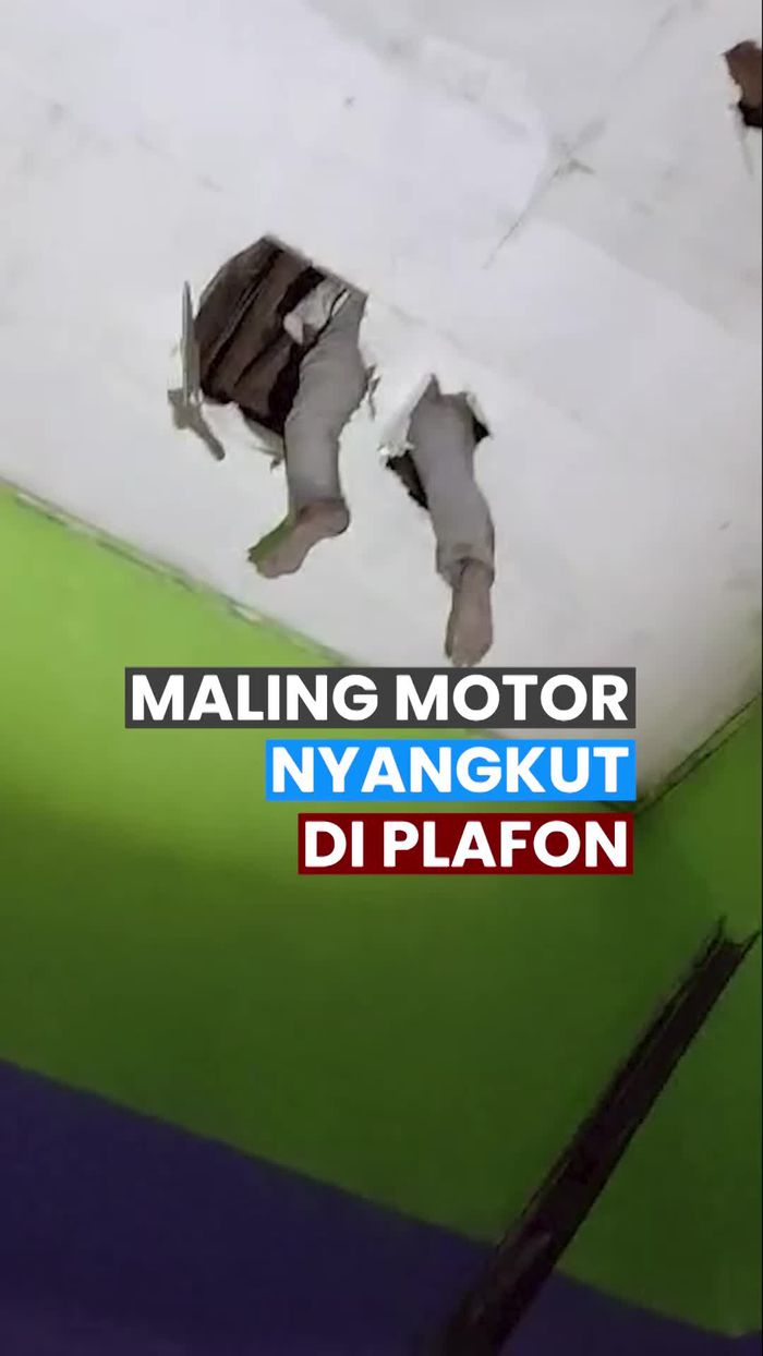 Video Maling Motor Kabur Berakhir Nyangkut di Plafon Warga Bandung