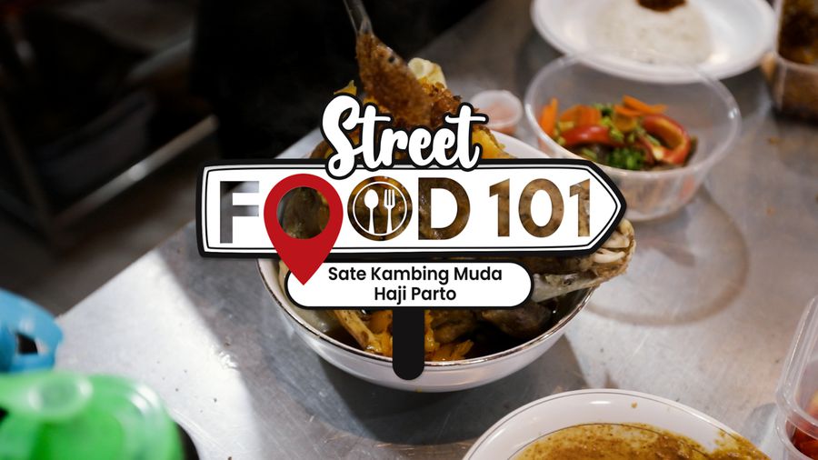 Santap Kepala Kambing Utuh, Berani Coba?